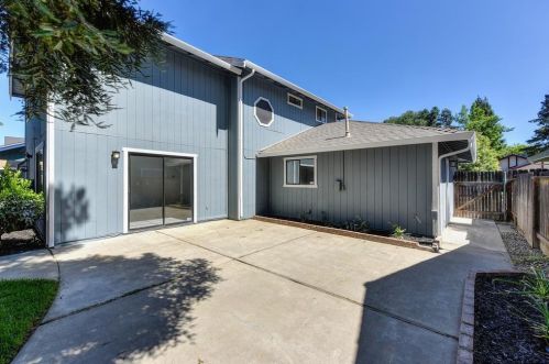 9262 Mapleview Way, Elk Grove CA  95758-5007 exterior