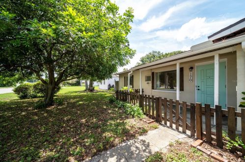 170 40th Ave, Saint Petersburg, FL 33703-5822