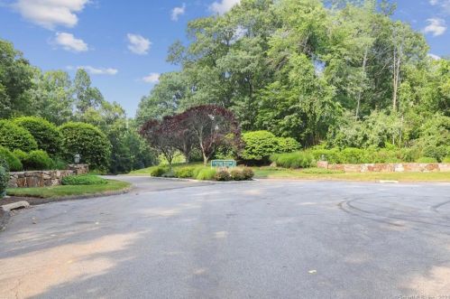 10 Black Swan Ct, Brookfield Center, CT 06804-3977