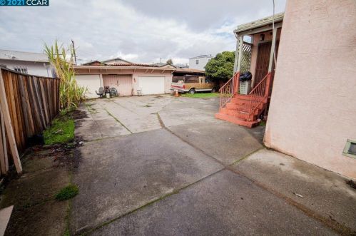 1523 28th Ave, Oakland CA  94601-1633 exterior
