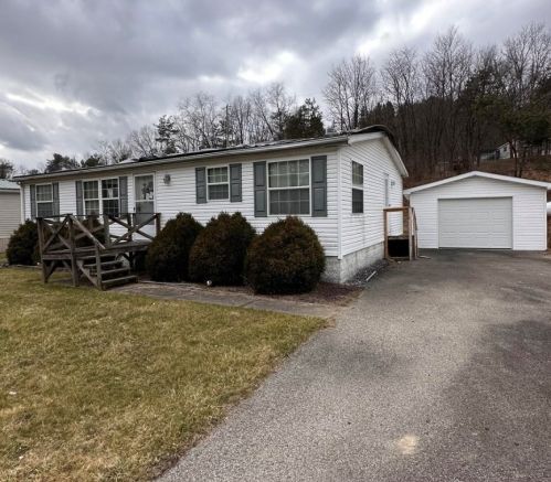 197 Polo Dr, Shelocta, PA 15774-7332