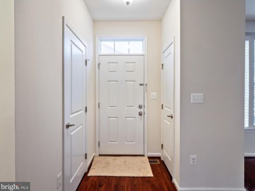 1708 Rockledge Ter, Woodbridge VA  22192-2508 exterior