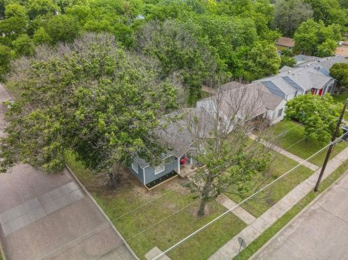 3731 Falls Dr, Dallas TX  75211-6124 exterior