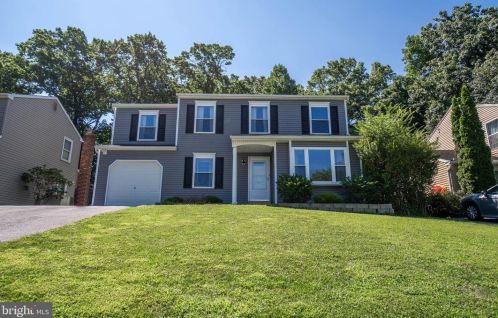 1642 Farnham Ln, Downingtown, PA 19335-3546