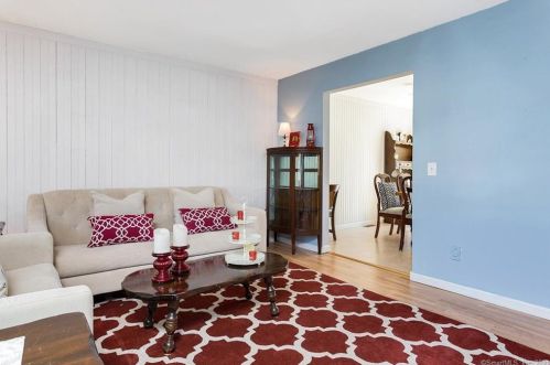16 Vollmer Ave, Norwalk CT  06851-4132 exterior