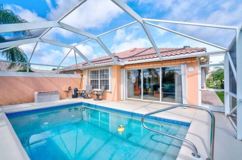 10652 Hartwick Dr, Fort Pierce FL  34987-1923 exterior