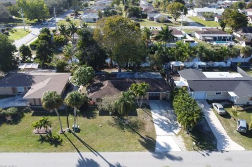 2281 44th Ter, Naples FL  34116-6474 exterior