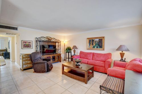 301 Seville M, Delray Beach FL  33446-2159 exterior