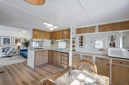 66 Hummingbird Ln, Oceanside CA  92057-6450 exterior