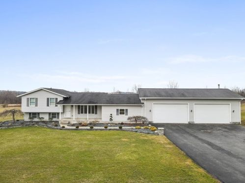 176 Hoffmaster Rd, New Castle, PA 16102-2708