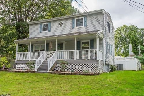 71 Van Ness Ave, West Paterson, NJ 07424-1620