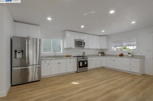 1802 88th Ave, Oakland CA  94621-1008 exterior