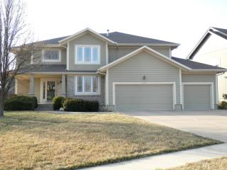 8022 Mccormack Dr, Shawnee Mission KS  66227-2214 exterior