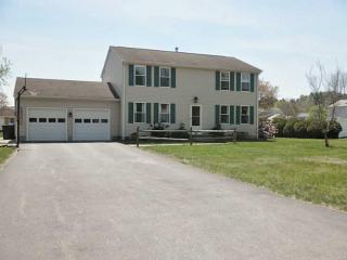 147 Hidden Lake Dr, South Kingstown, RI 02874-1817