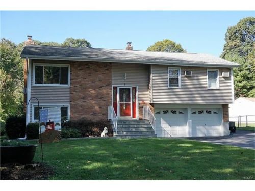 11 Aunt Pattys Ln, Mahopac, NY 10541-4407