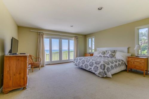 250 Ocean Rd, South Kingstown RI  02882-1346 exterior