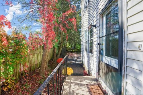 27 Taylor Ave, Norwalk, CT 06854-1407