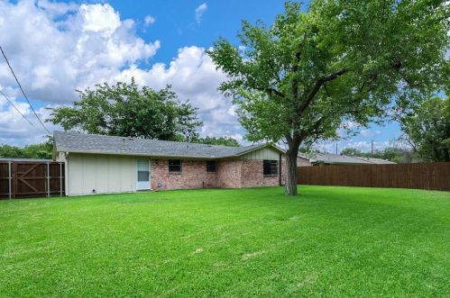 1625 Blue Mdw St, Dallas TX 75217-2627 exterior