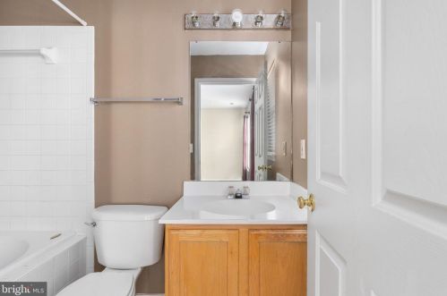 1260 Corbett Pl, Woodbridge VA  22191-1045 exterior