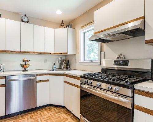 27 Hilden St, San Remo NY  11754-1743 exterior