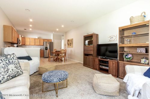 6 Springtide Rd, Lakewood NJ  08701-7510 exterior