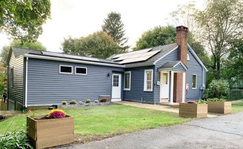 9 Olive St, Waterford, CT 06385-2305