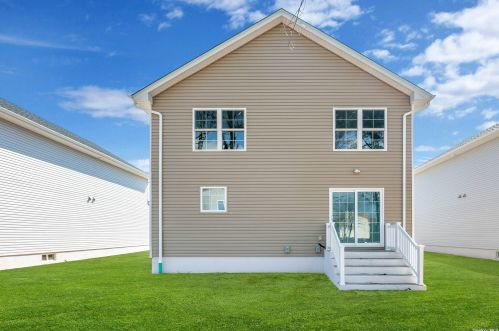 143 Merritt Ave, Wheatley Heights NY  11798-2339 exterior