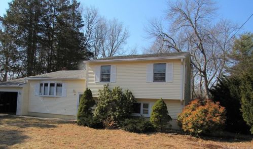 93 Bassett Rd, North Haven, CT 06473-1915