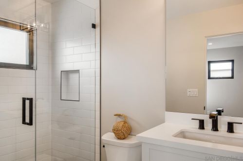 1016 Beryl St, San Diego CA 92109-2323 exterior