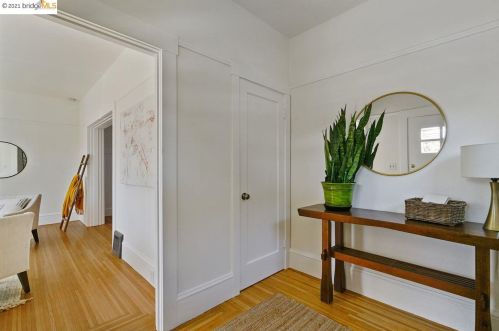 456 Cavour St, Oakland CA  94618-1077 exterior