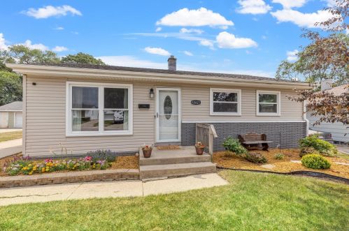10821 Jeffrey Ln, Milwaukee, WI 53225-3826
