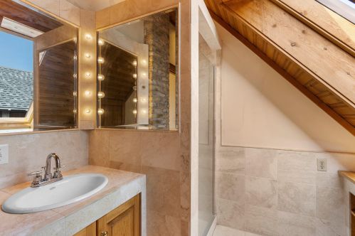 3000 Murray Ave, Milwaukee WI 53211-3205 exterior