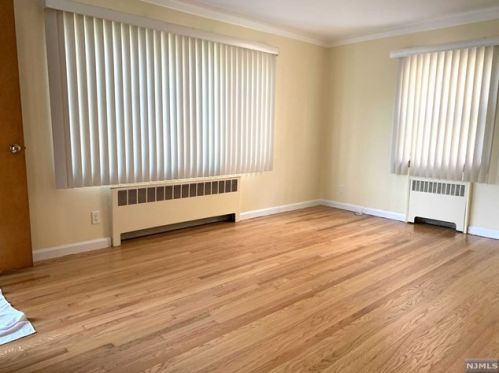 14 Edsall Ave, Palisades Park NJ  07650-1421 exterior
