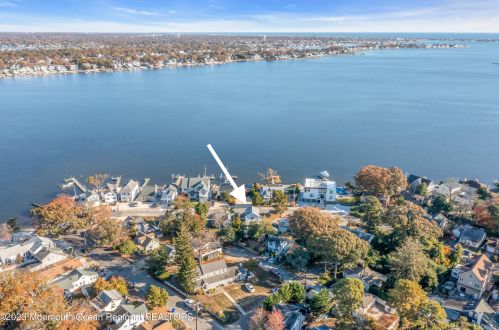 125 Bretonian Dr, Bricktown NJ  08723-5705 exterior