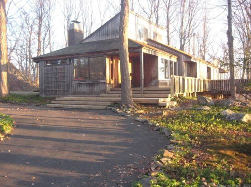 90 Poplar Rd, Ridgefield, CT 06877-3221