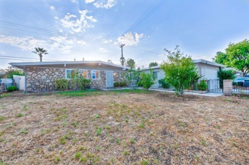 27325 Santa Clarita Rd, Santa Clarita CA  91350-1317 exterior