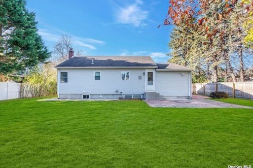 516 Greene Ave, North Lindenhurst NY  11757-3449 exterior