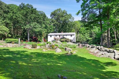 118 Oscawana Lake Rd, Tompkins Corners NY  10579-3014 exterior