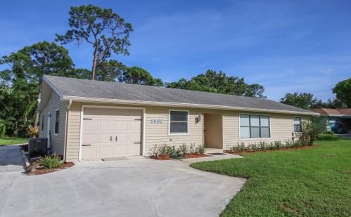 8868 Sharon St, Hobe Sound, FL 33455-7224