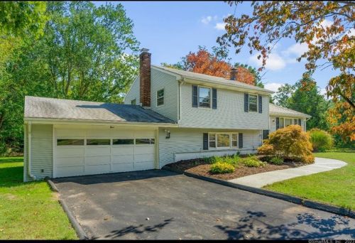 9 Todd Dr, North Haven, CT 06473-1039