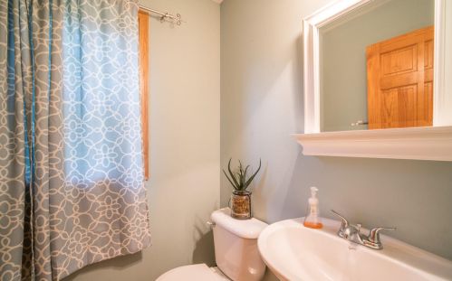 1180 Auburn Rd, West Bend WI  53090-5465 exterior