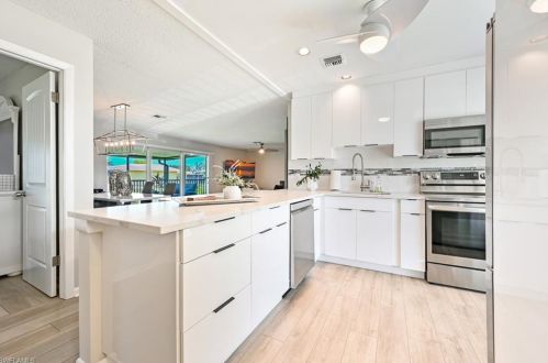 372 Palm Dr, Naples, FL 34112-4998