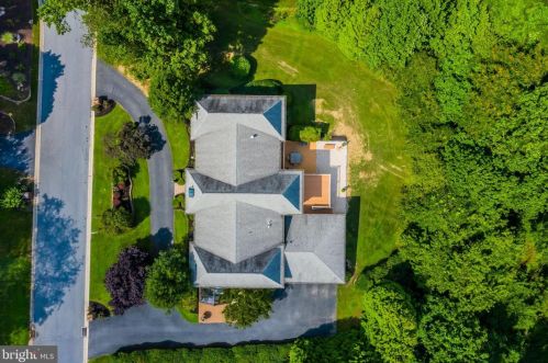 17 Westwind Dr, Lemoyne PA  17043-1233 exterior