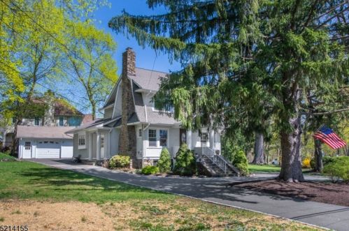 1 Cobb Rd, Mountain Lakes, NJ 07046-1105