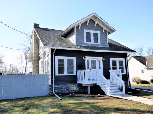 306 Glendale Blvd, Valpo, IN 46383-3108