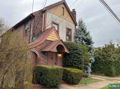 455 Hillside Ave, Palisades Park NJ  07650-1346 exterior
