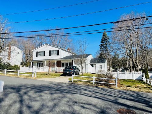485 Mollie Blvd, Holbrook, NY 11741-2931