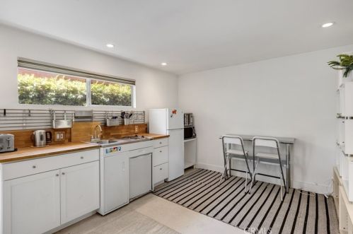 4262 Lemp Ave, North Hollywood CA  91604-2811 exterior