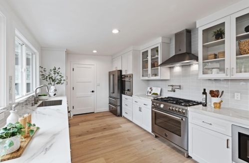 813 Lakeview Way, Redwood City CA  94062-3412 exterior