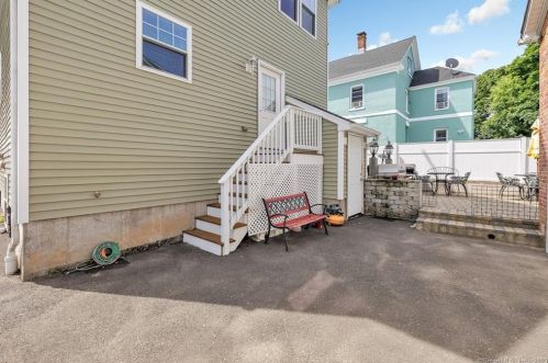 158 Alice St, Bridgeport, CT 06606-5601
